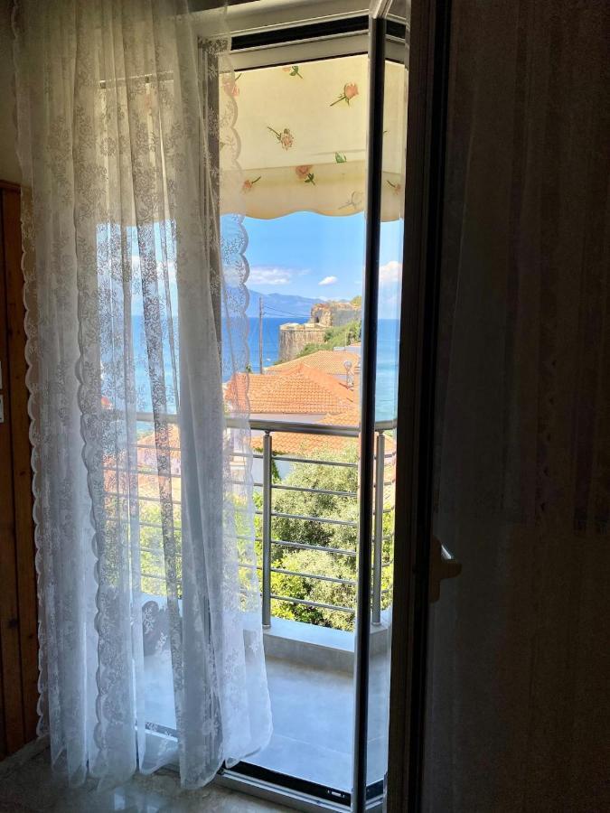Blu Blu With Castle View *